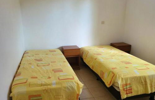 2025 Reno 2-Bed Escape w pool Min to GolfCources - Foto 30