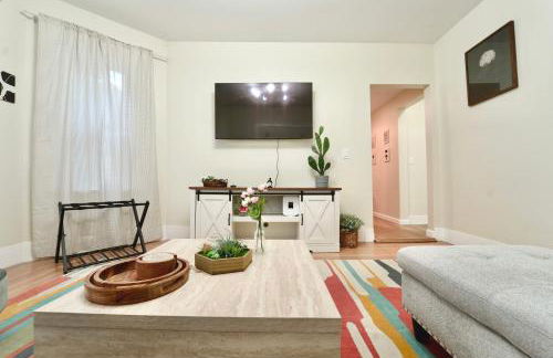 Cozy 4BD2BA Near Boston-Encore-T-Station and Diners - Photo 3