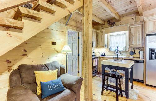 Newly Refreshed! Suches Cabin with Deck, Fire Pit - Foto 6