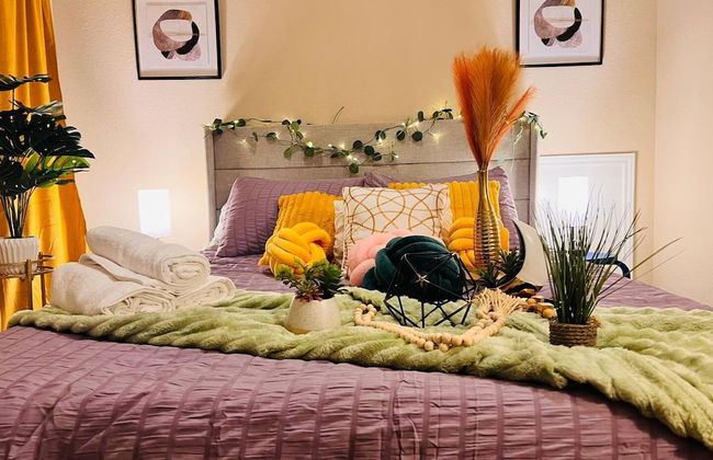 Spacious 4BR Home w Game Room Office Backyard - Foto 10