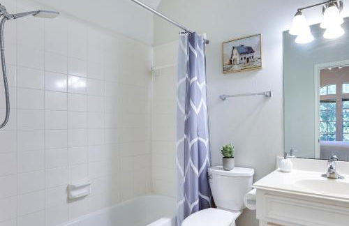 Spacious Sugar Land Home with Yard and Pool Access! - Photo 26