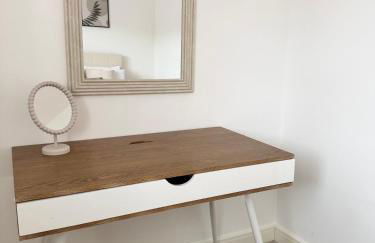 Parkside Luxury 3 bedroom home, 5 min to Ebbsfleet Station and has free Parking - Foto 10