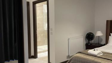 The Crimsons, with free parking, Harlow - Foto 3