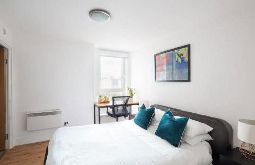 Riverside Apartments with Balcony, 1 Min Walk to Vauxhall Station - Foto 28