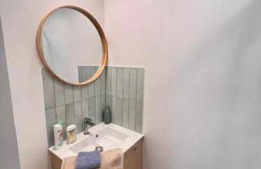 Real Parisian apartment with 2 bedrooms and AC - Foto 5