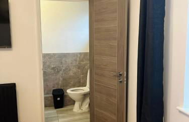 Perfect 1 Bed Apartment - Central with Parking, WiFi, TV, Desk - Foto 26