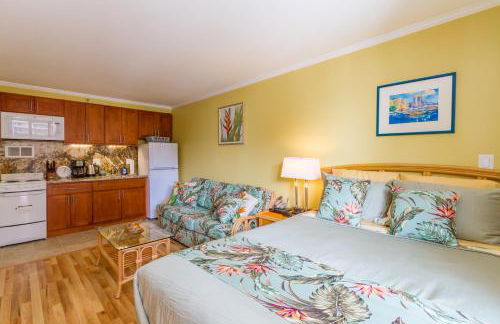 Tropical Studios at Marine Surf Waikiki - FREE PARKING - BEST LOCATION - FULL KITCHEN - SWIMMING POOL - Foto 20