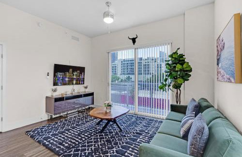 Bright and Airy 2 Bed on Biscayne Blvd with Free Park - Foto 3