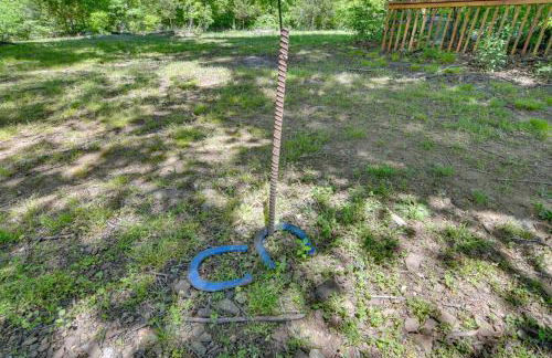 Serene Green Forest Hideaway with Spacious Yard - Foto 22