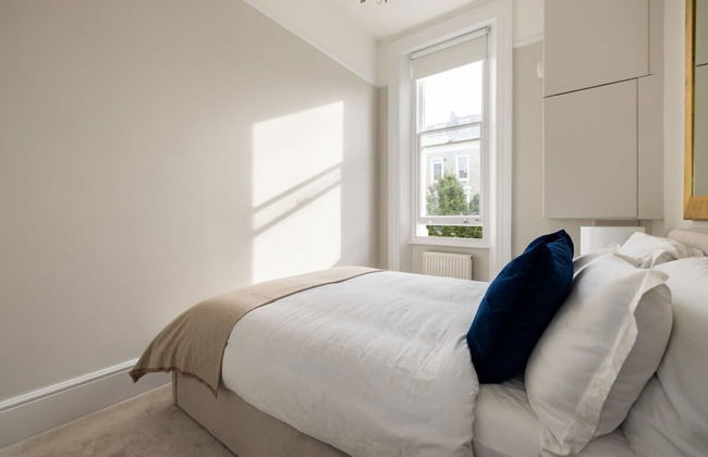 Chic Sunlit Earls Court Flat - Photo 13