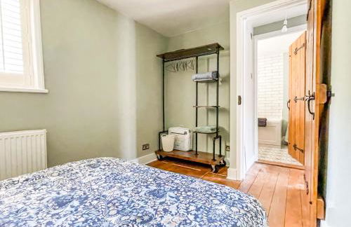 Beautiful 2 Bedroom Cottage with Private Courtyard in Arundel Centre - Foto 12