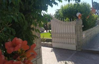 Greek Style Ground Floor Apartment & Pool - Foto 8