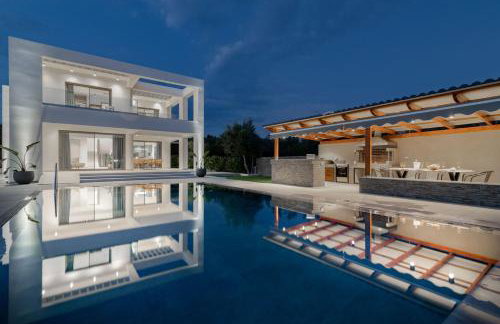 Antonia Villa - Luxurious Serenity with Private Pool, by ZanteWize - Foto 38