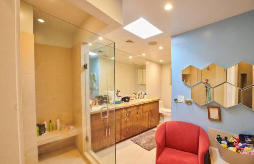 Luxe in Hollywood Hills- modern oasis, pool 5 min to Sunset - Foto 12