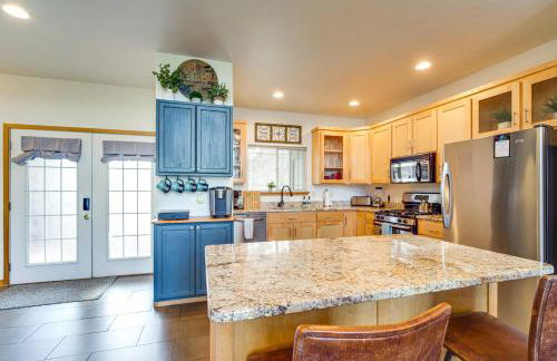 Klamath Falls Getaway with Pool and Hot Tub Access! - Foto 6