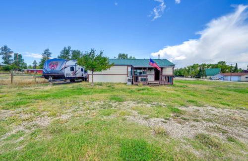 Hunt, Fish and Hike Home with Deck in Encampment - Foto 21