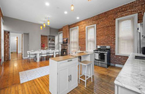 Allentown 5 BR House Free Parking No Chores! - Photo 26