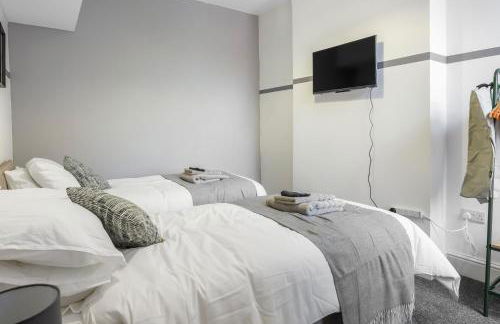 Contractor Luxury Home - Long Stays - 4 Bedrooms - Sleep 8 - Zip & Link Beds - Ultra Fast WiFi - Free Parking - Foto 19