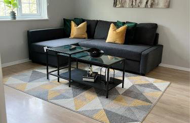 Stunning apartment in Beckton with Private Entrance - Photo 7