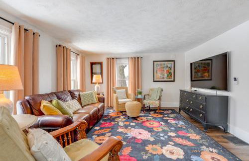 City Girl Farmhouse in Hudsonville with Hot Tub - Foto 4