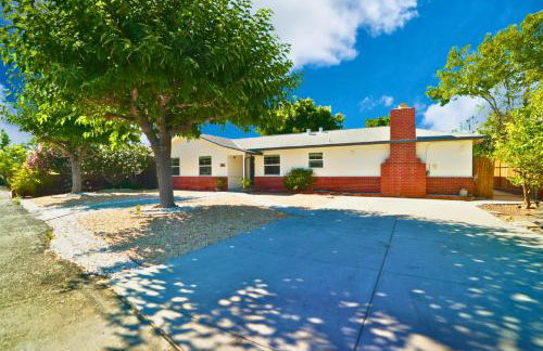 Cheerful 3BR Bar, Jacuzzi & Kids Treehouse - Foto 28