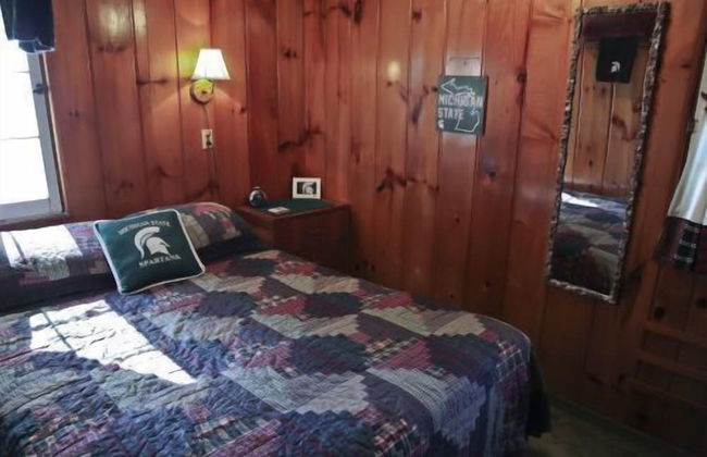 #1 - Cedar Village 2 Bedroom Cabin by RedAwning - Foto 3