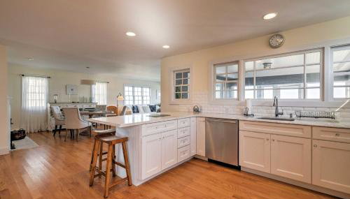 Luxe Waterfront East Quogue Home with Beach On-Site! - Foto 5