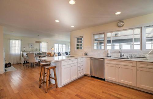 Luxe Waterfront East Quogue Home with Beach On-Site! - Foto 5