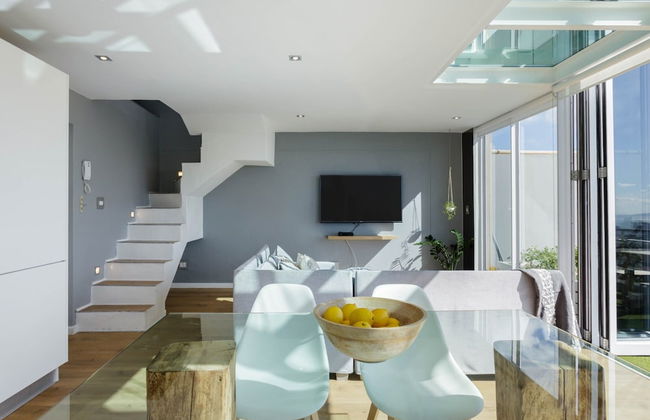 Modern, Chic Penthouse With Mountain, City Sea Views - Foto 12