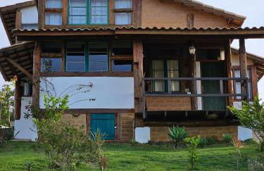 Chalé Mata Virgem - 1km do centro, ao lado de várias cachoeiras, com cozinha completa e conforto para até 6 pessoas - Foto 2