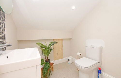 Apartment 11 Bluebridge with Free Parking - Photo 21