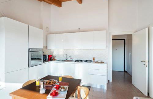 GuestHost - APT with balcony close to Switzerland! - Photo 8