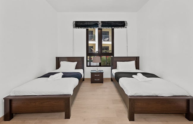 La Mer La Cote Bldg 2bdrms and Pool - Photo 4