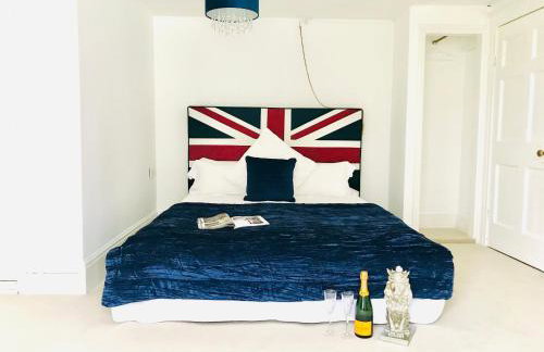 Farmhouse Retreat with Hot Tub, Pool, Horses, Games Room, Free Car Park, Only 45 min from Oxford Circus - Foto 60