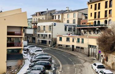 Les Marmottes-Centre-ville-Terrasse & Bois- T2-Premium-Parking couvert-Netflix-6 pers - Foto 16