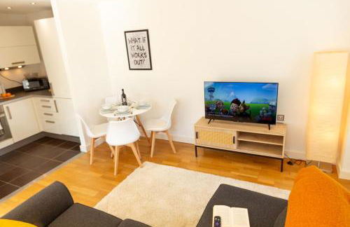 Central Gem: Cosy 2BR with Private Balcony - Foto 30