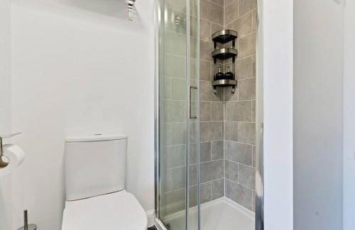 Luxury Birmingham City Centre Townhouse with FREE Parking - Sleeps 4 - Perfect for Contractors, Business Travellers, Families and other Groups - Near Bullring, Newstreet, Selfridges, NEC, NIA & Birmingham airport - Foto 58