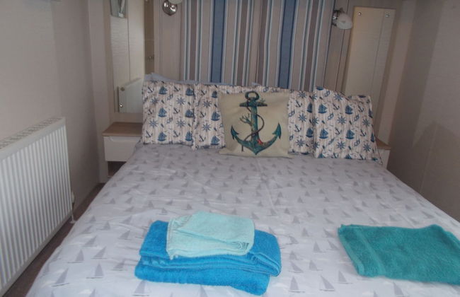 3 Bed Caravan - Sleeps 8 - Wifi - Parking - Foto 4