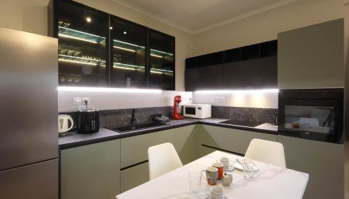 Avlos Luxury Home-NEW! 5 Min to Ctr - Foto 4