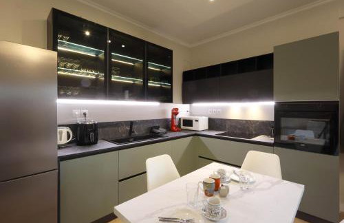 Avlos Luxury Home-NEW! 5 Min to Ctr - Foto 4