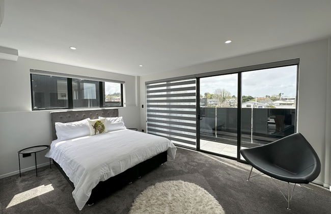 Royal Residency - Photo 6