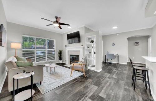 Serene 1BD Retreat - Pool, Gym & Free Parking! - Photo 8