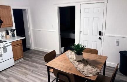 Bachi - Cozy 3BR Apt with Parking, Desk & Fast WiFi near Yale, Quinnipiac, SCSU & Hospitals - Foto 5