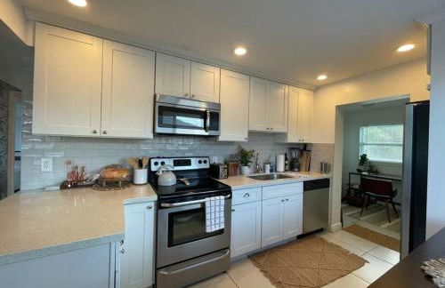 Jungle Cottage with luxury pool, hot tub and more! - Photo 33