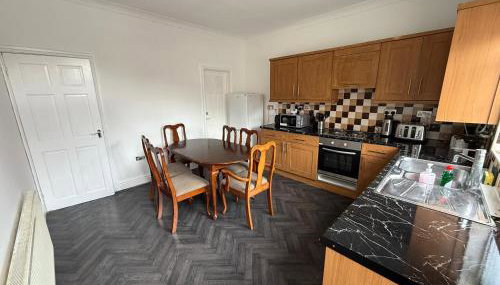 Leeds Serviced Accommodation - Apartments - 3 Bed House-Close To Centre -M621 & M1 - Contractors - Business Travellers - Families - Foto 5