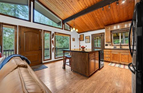 Chalet Seraphina - Cozy Pet Friendly Hot tub - Photo 16