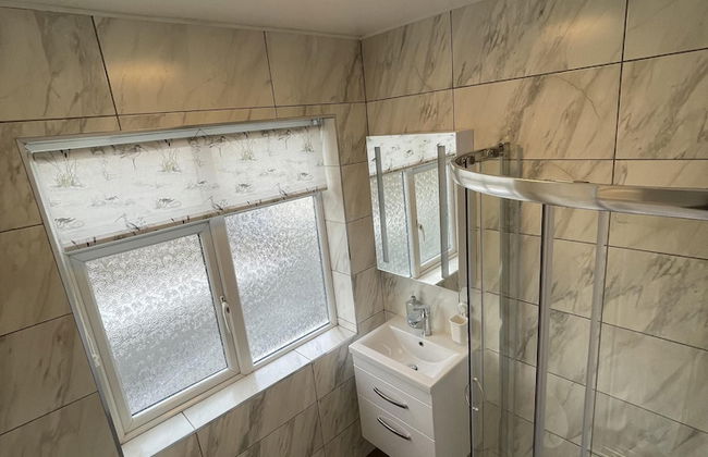 Spacious one Bedroom Apartment With Free Parking - Foto 9