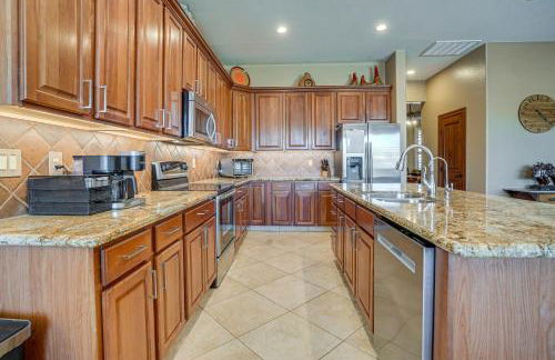 Walk to Parks Home with Pool in Surprise! - Foto 8