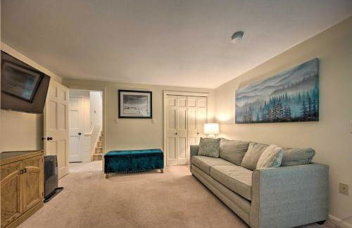 House with Balcony about 5 Mi to Cranmore Resort! - Photo 18