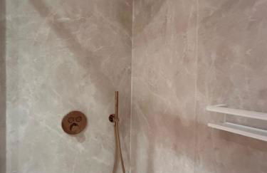 Au 8 à Meursault, Magnifique maison Bourguignonne au pied des vignes, jardin, places de parking privée - Foto 31